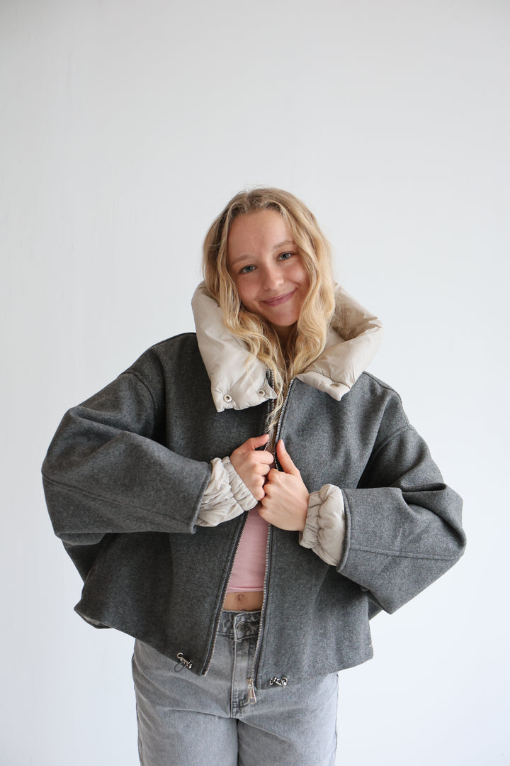 Leichte Bomberjacke mit abnehmbarer Kapuze