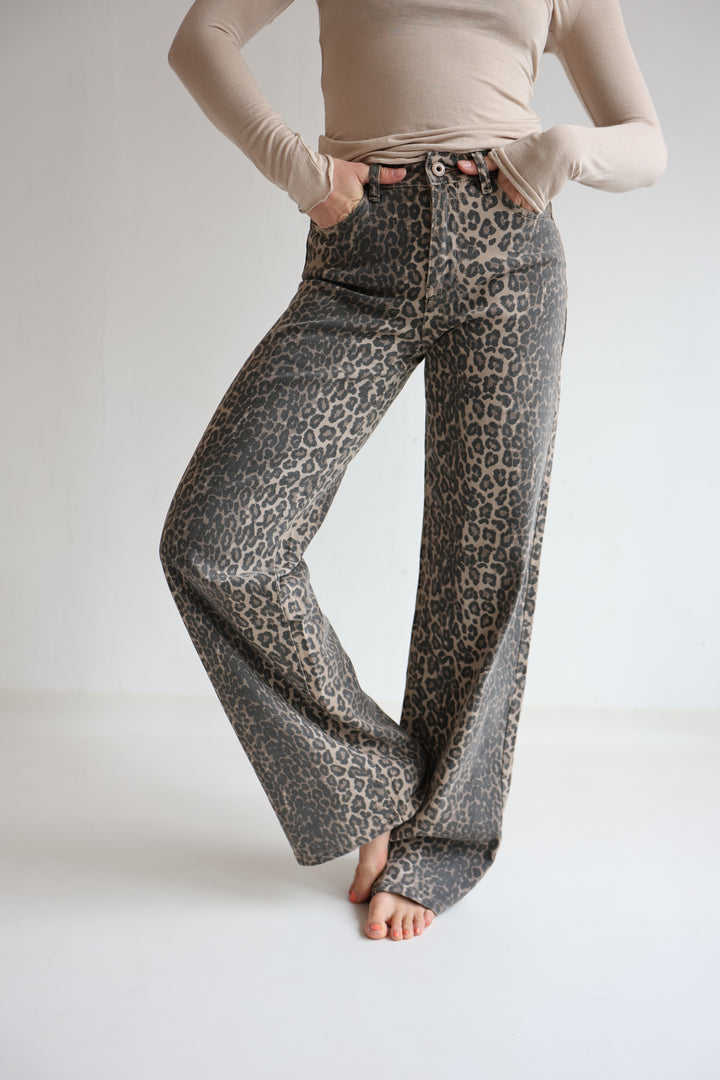 Wide Leg Jeans mit Leoprint