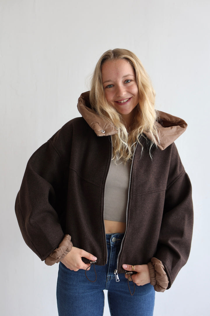 Leichte Bomberjacke mit abnehmbarer Kapuze