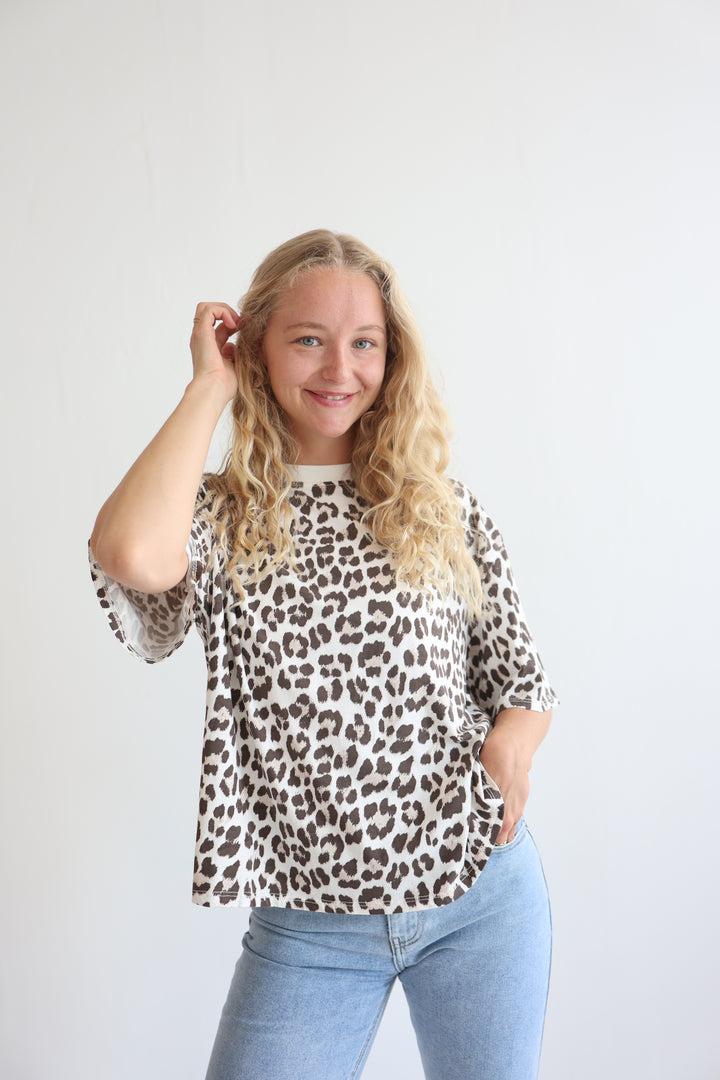 Oversize T-Shirt mit Leoprint