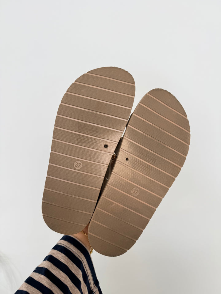CASUAL SLIDE SANDALS CREME GR.37 (B-WARE)