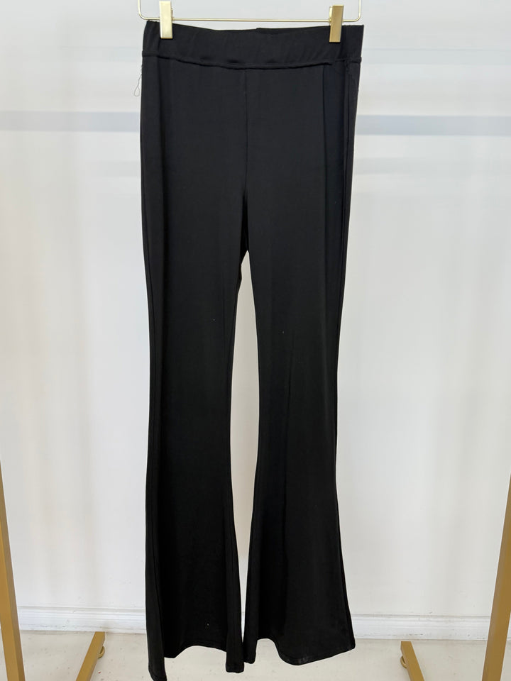 SOFT FLARED PANTS SCHWARZ GR.M/L (B-WARE)