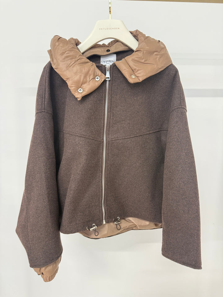 LEICHTE BOMBERJACKE MIT ABNEHMBARER KAPUZE COFFEE GR.S/M (B-WARE)