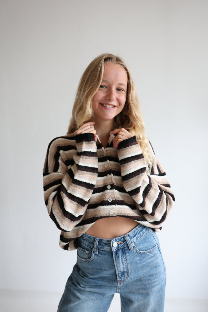 Gestreifte Strickjacke mit Mini-Stehkragen Hannah