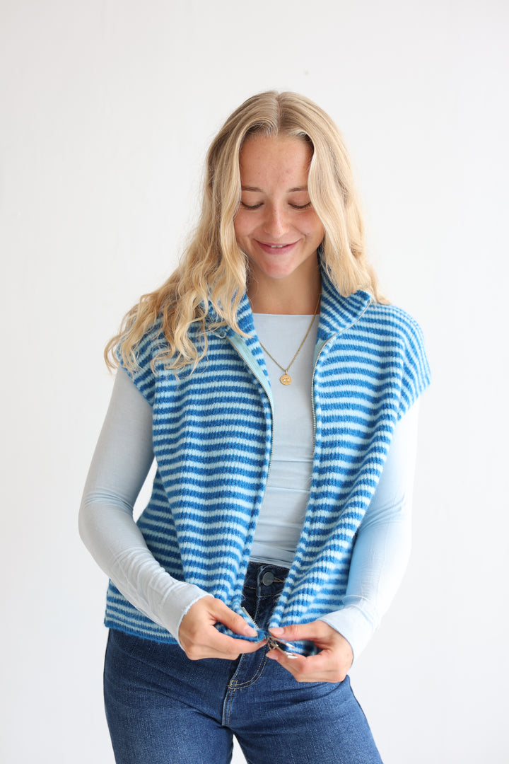 Zip Vest Fine Stripes