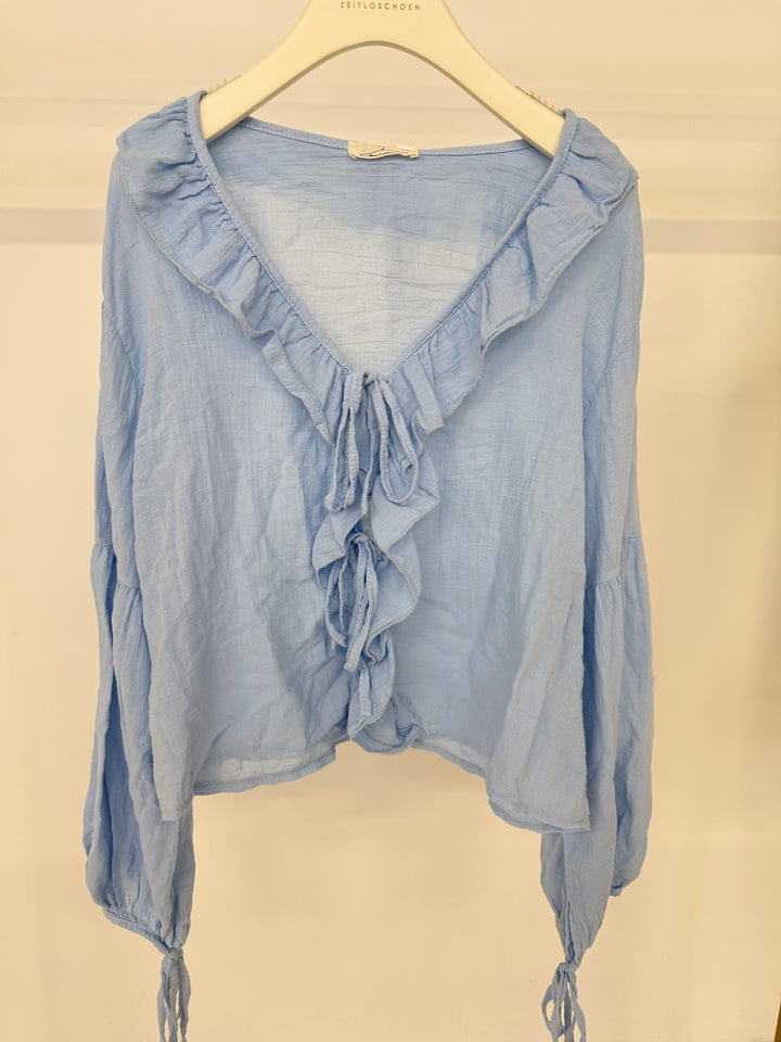 RÜSCHENBLUSE LEYLA SOFT BLUE (B-WARE)