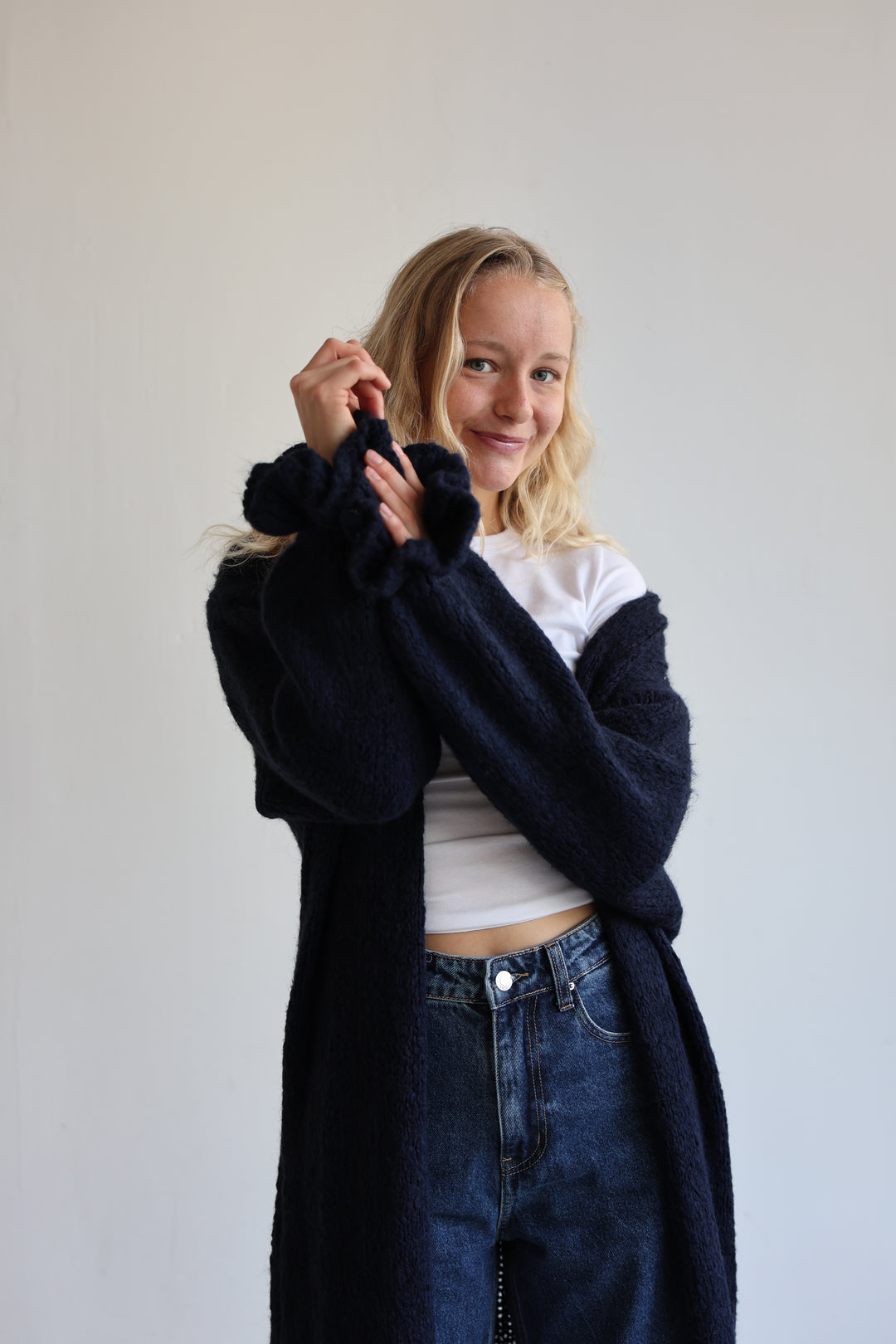 Langer Cardigan mit Rüschenärmeln Clara