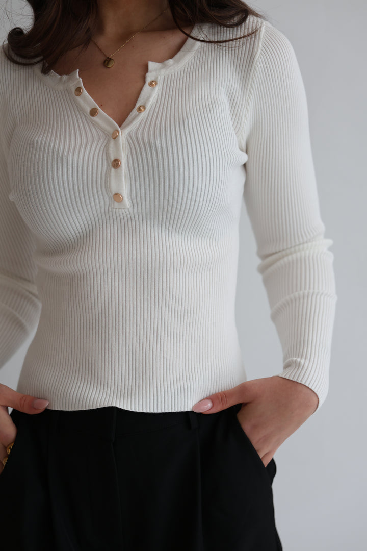 Ripped Longsleeve Nala