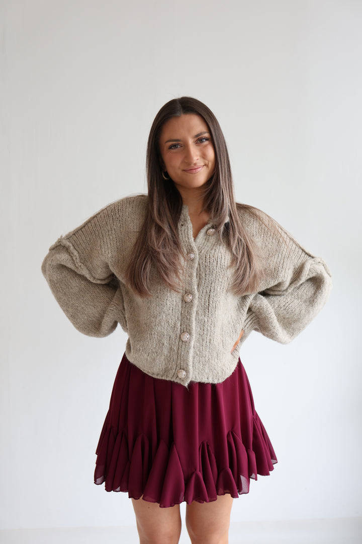 Kurzer Oversize Cardigan mit goldenen Manschettenknöpfen Claire