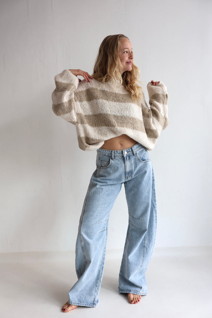 Mid Rise Barrel Jeans