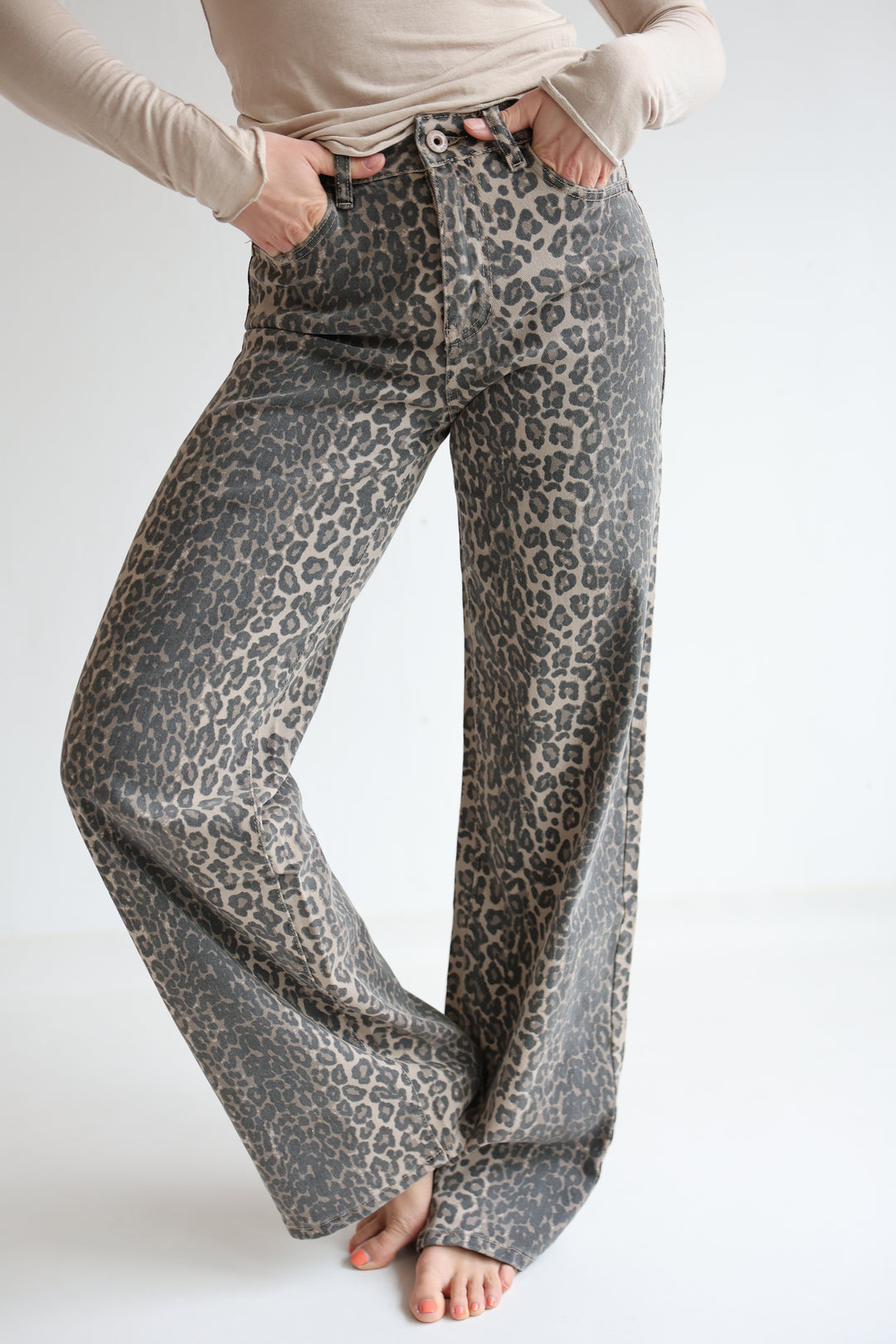Wide Leg Jeans mit Leoprint