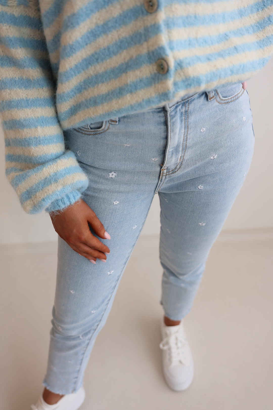 Mom Jeans White Flowers (2676)