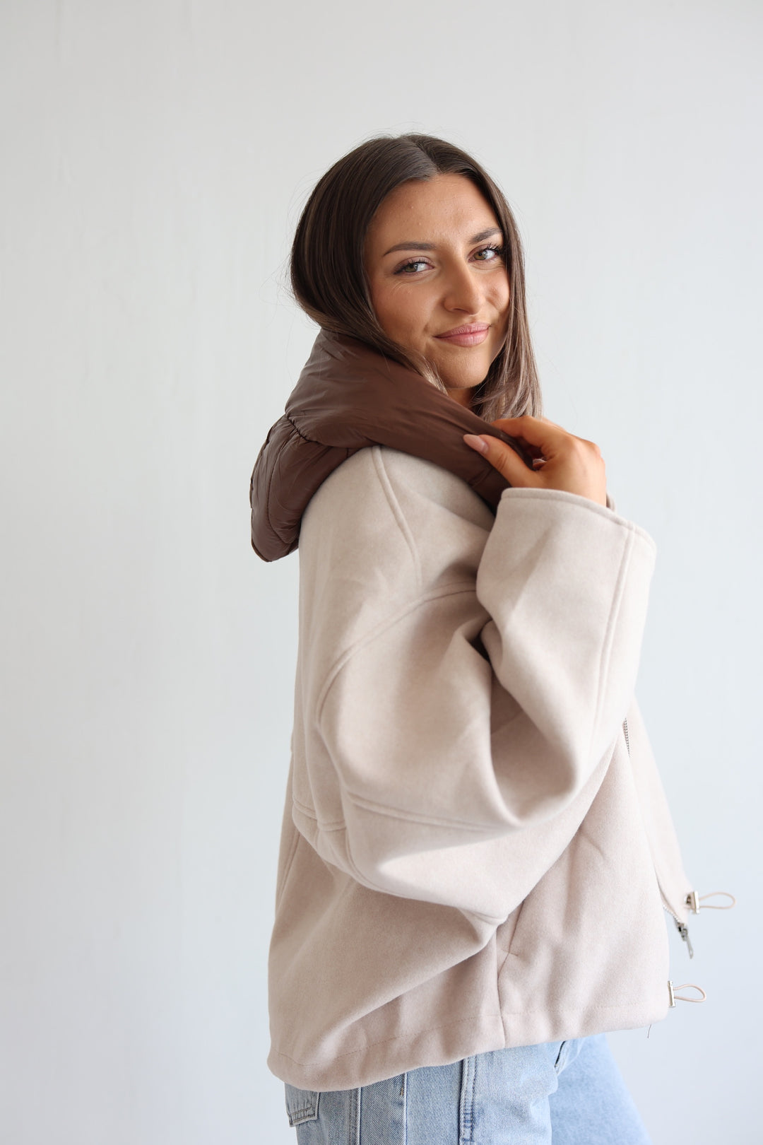 Leichte Bomberjacke mit abnehmbarer Kapuze