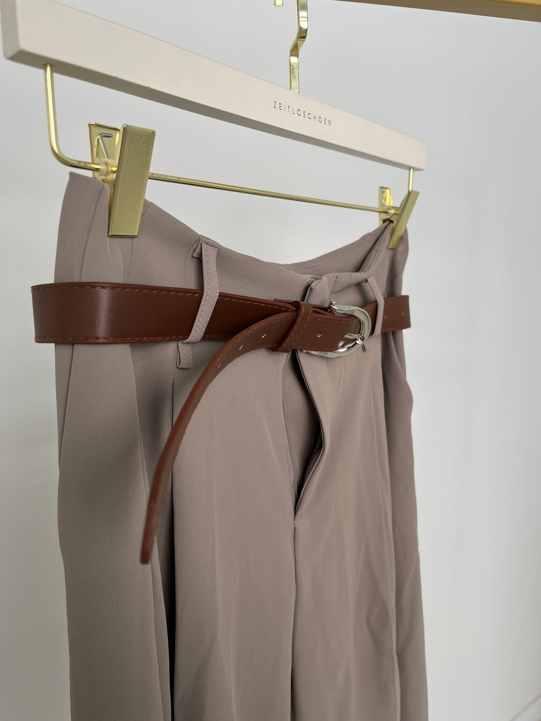 BUNDFALTENHOSE MIT GÜRTEL ANNA STONE GR. S / 36 (B-WARE)