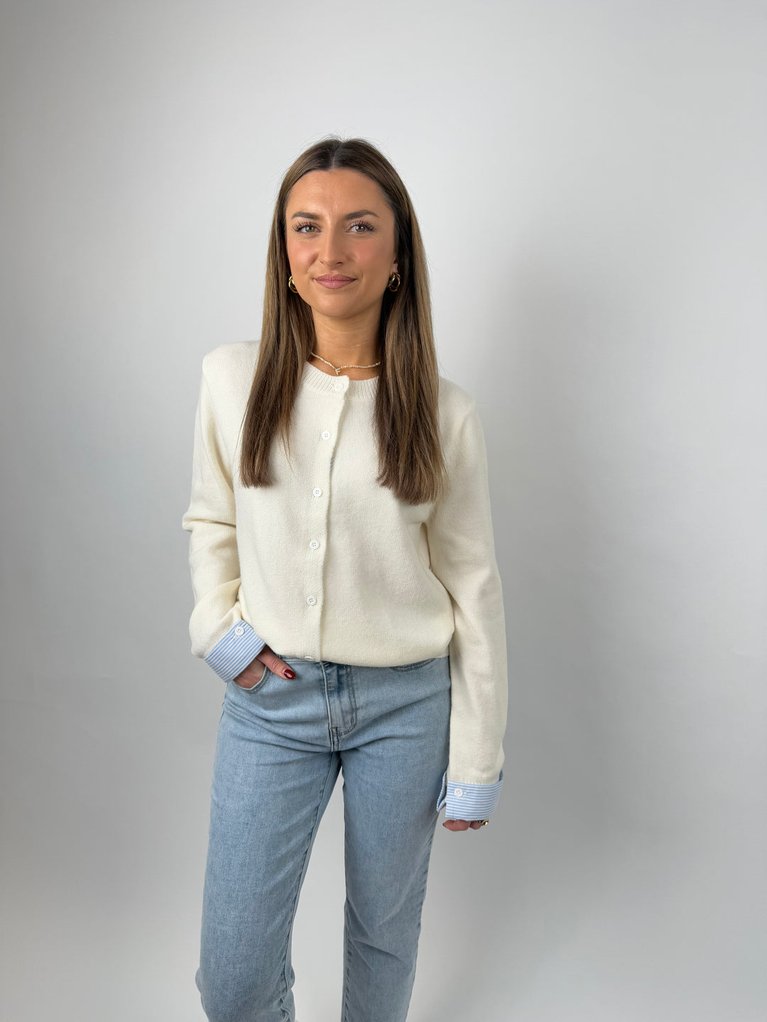 Strickjacke mit Hemddetails