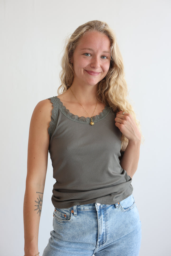 Basictop mit Spitze