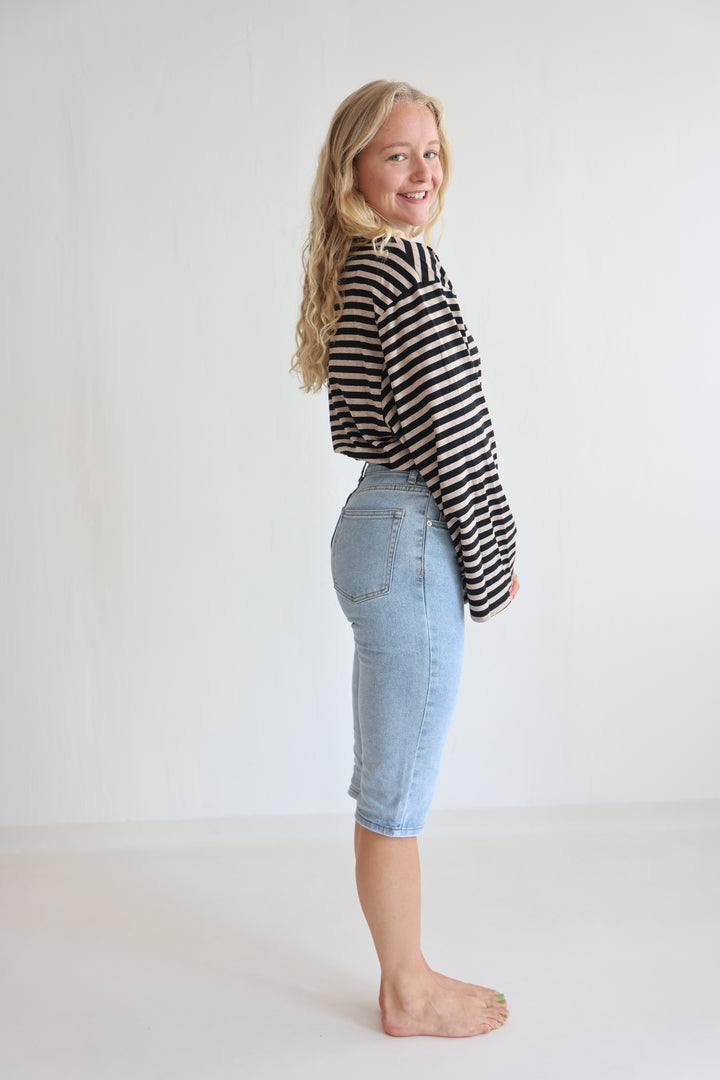 Classic Straight Capri Jeans