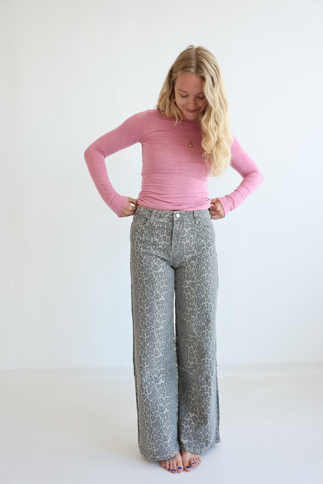 Wide Leg Jeans mit Leoprint