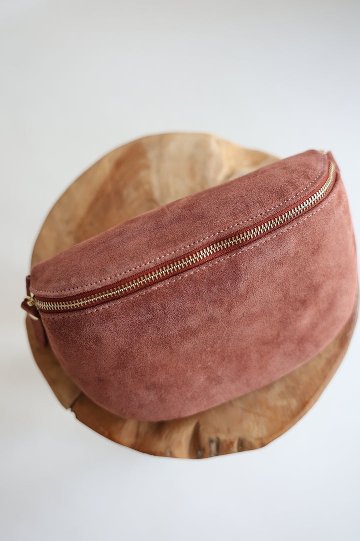 Crossbody Bag Medium aus Wildleder