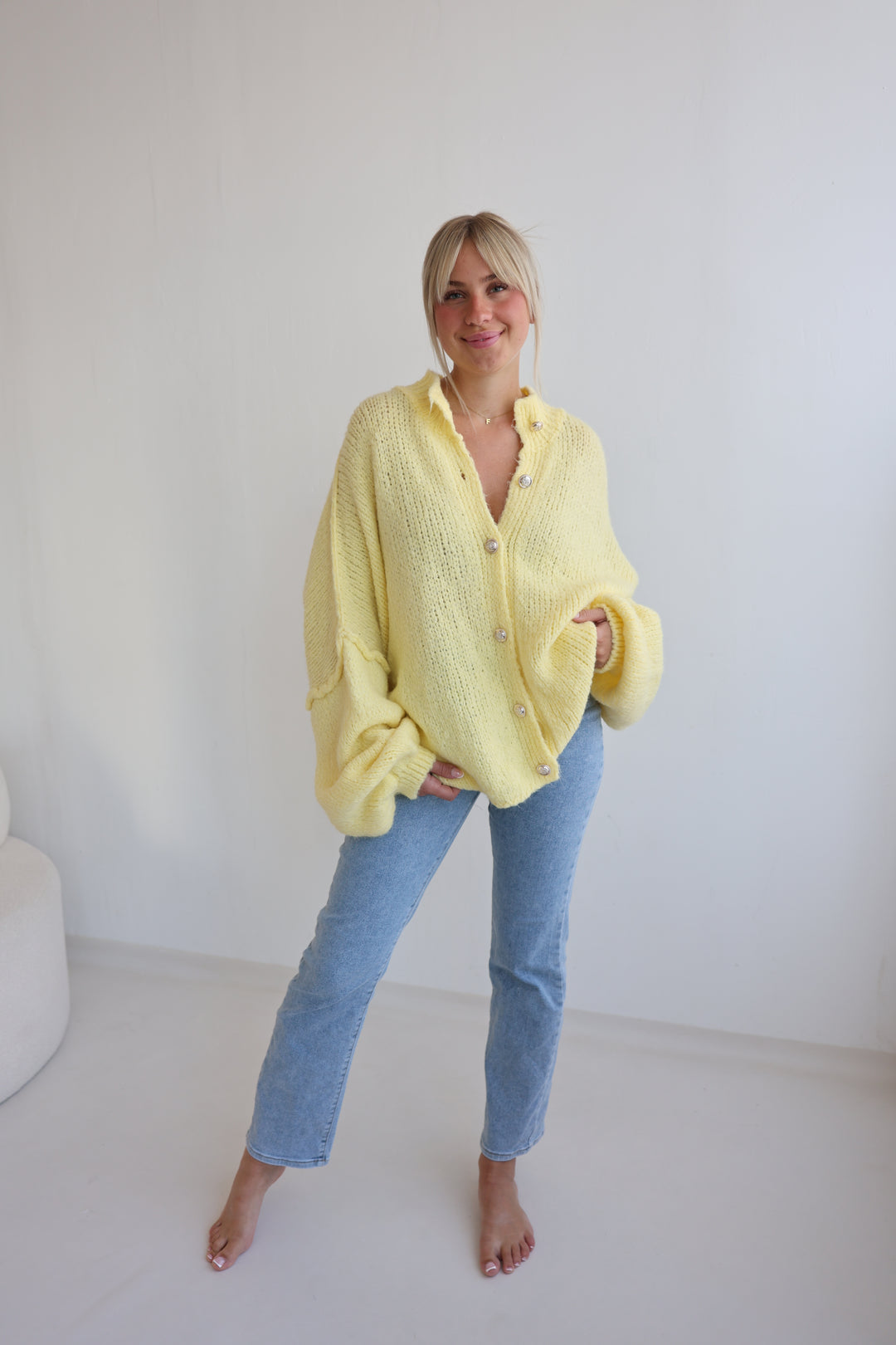 Langer Oversize Cardigan mit goldenen Manschettenknöpfen Claire