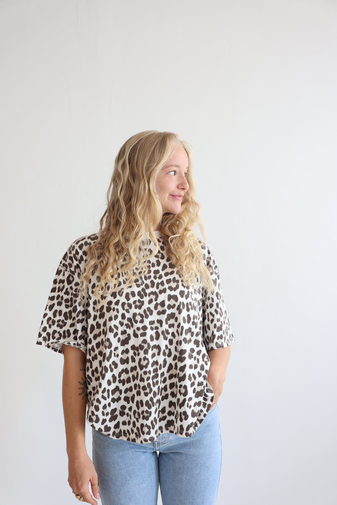 Oversize T-Shirt mit Leoprint