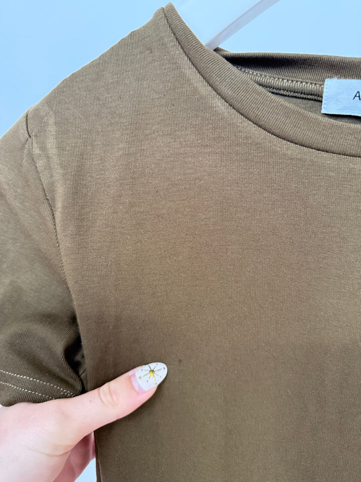 ESSENTIAL BASIC T-SHIRT OLIV GR.S/M (B-WARE)
