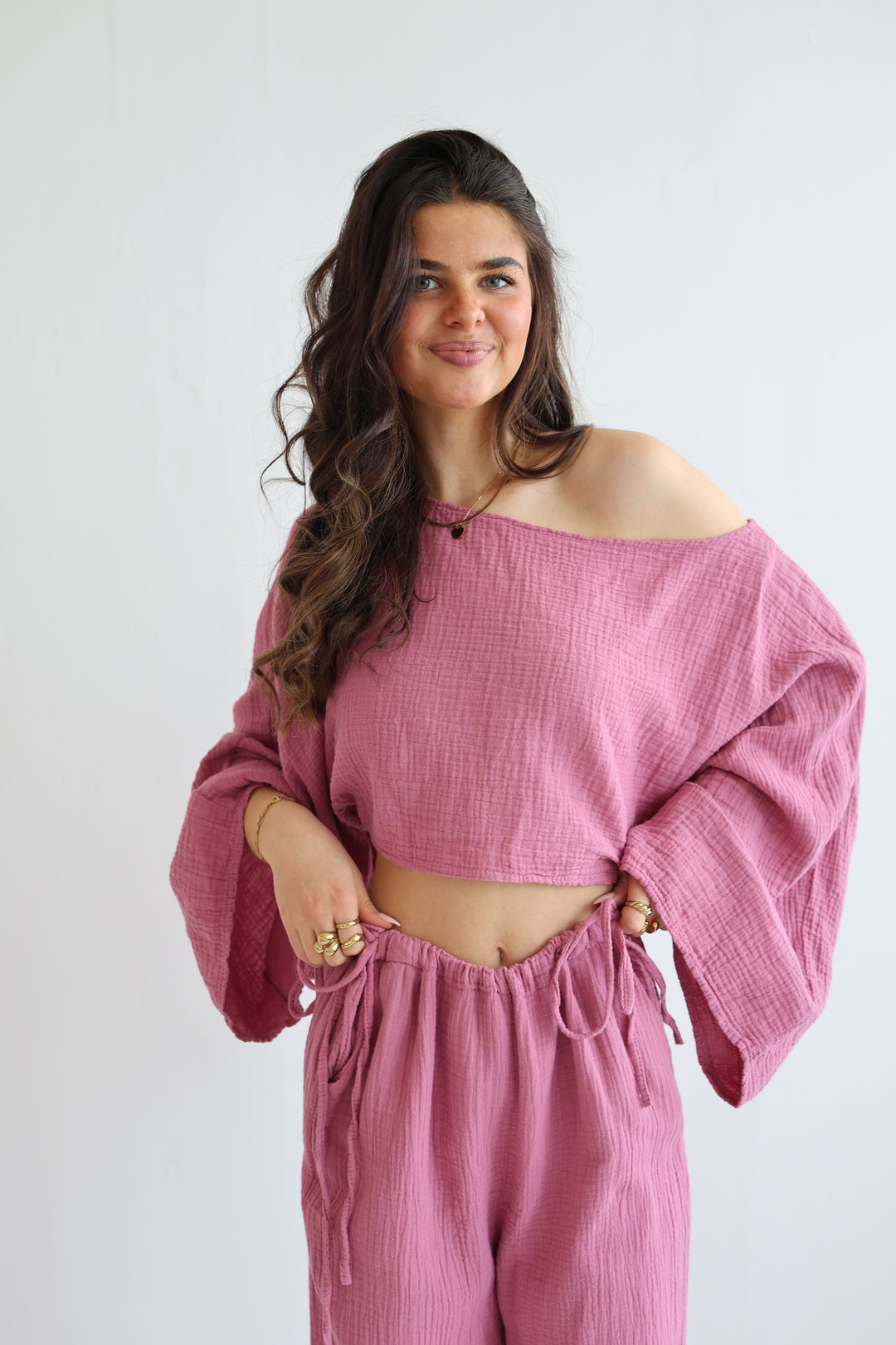 Zweiteiler aus Musselin mit Offshoulder-Shirt