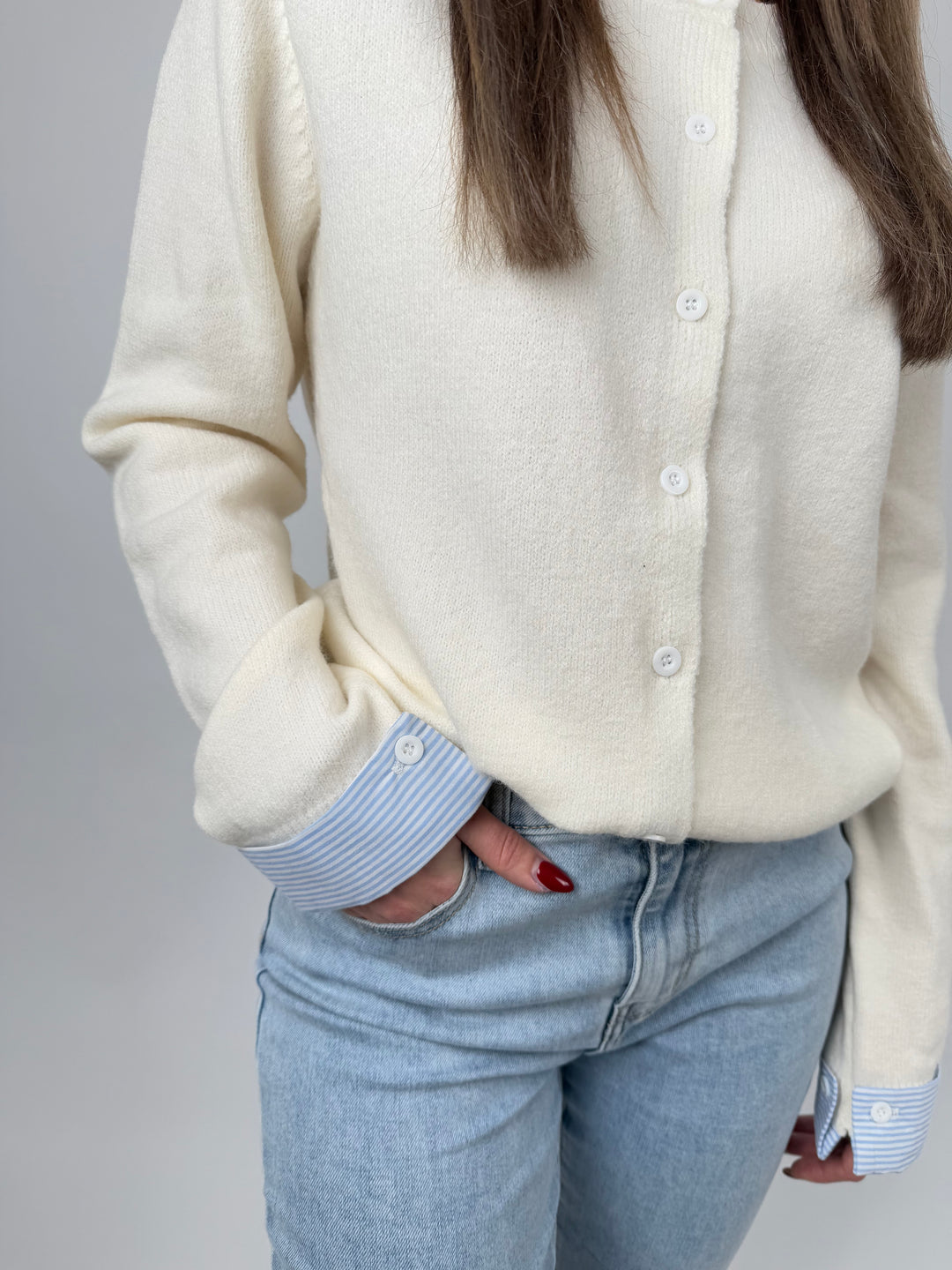 Strickjacke mit Hemddetails