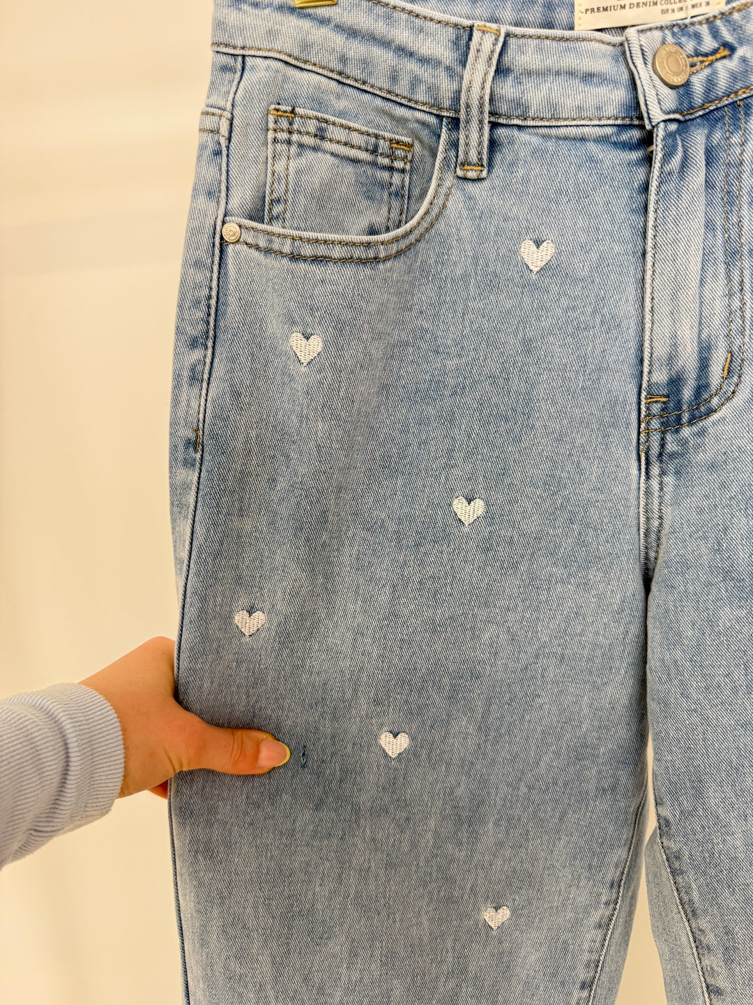 STRAIGHT FIT JEANS BLUE HEARTS GR. S/36 (B-WARE)