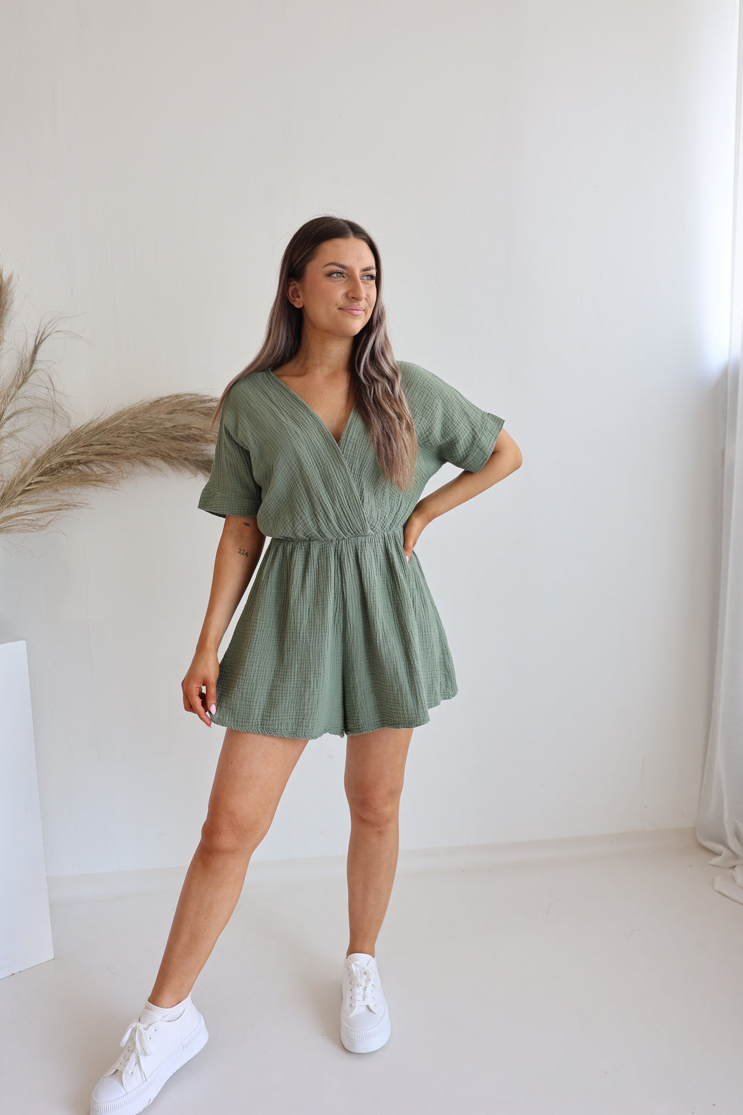 Musselin-Jumpsuit mit V-Ausschnitt Mara