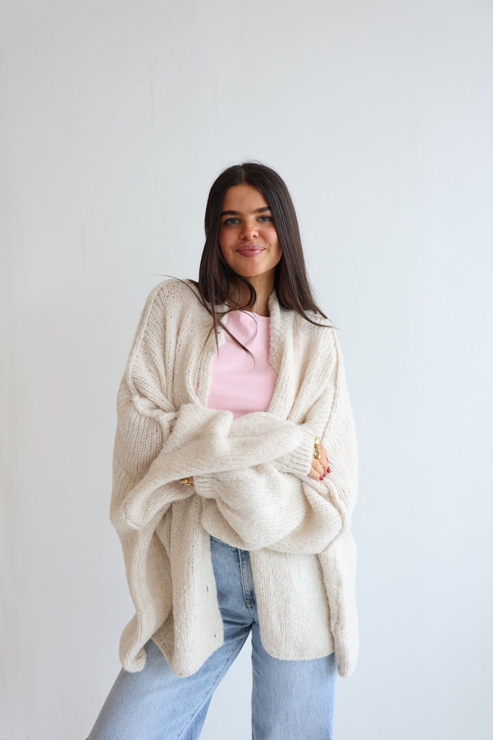 Langer Oversize Cardigan mit goldenen Manschettenknöpfen Claire