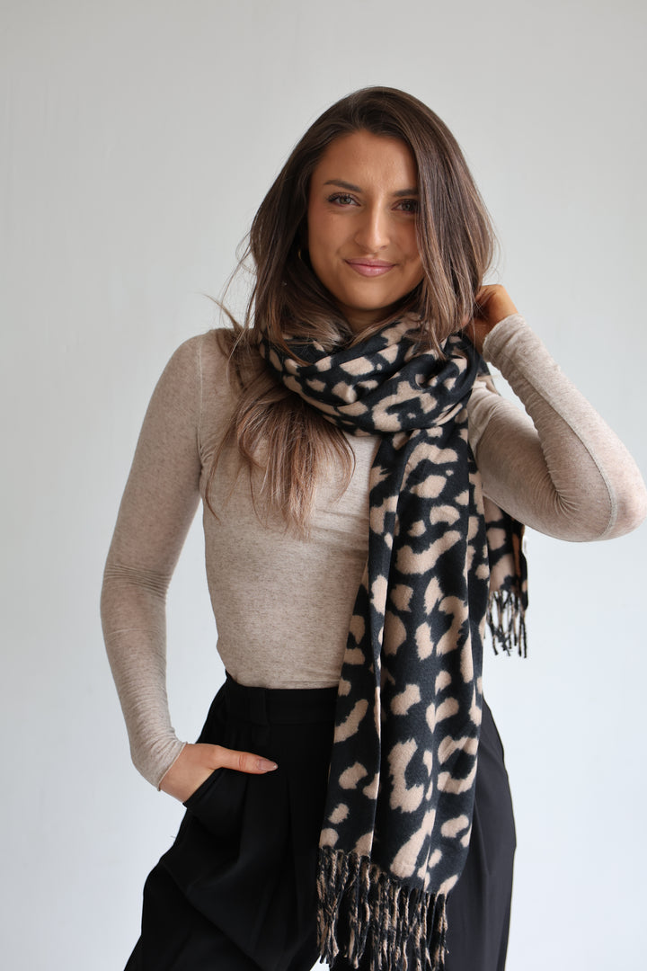 Langer Schal Leo Love