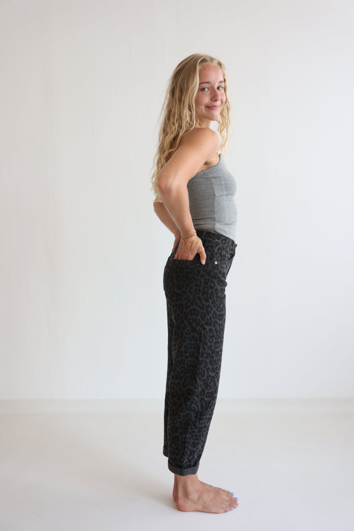 Noir Wild Mom Jeans
