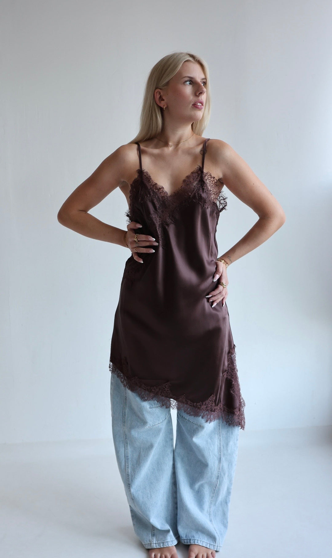SATIN LACE DRESS GR.L CHOCOLATE (B-WARE)