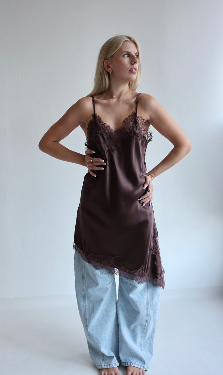 SATIN LACE DRESS GR.L CHOCOLATE (B-WARE)