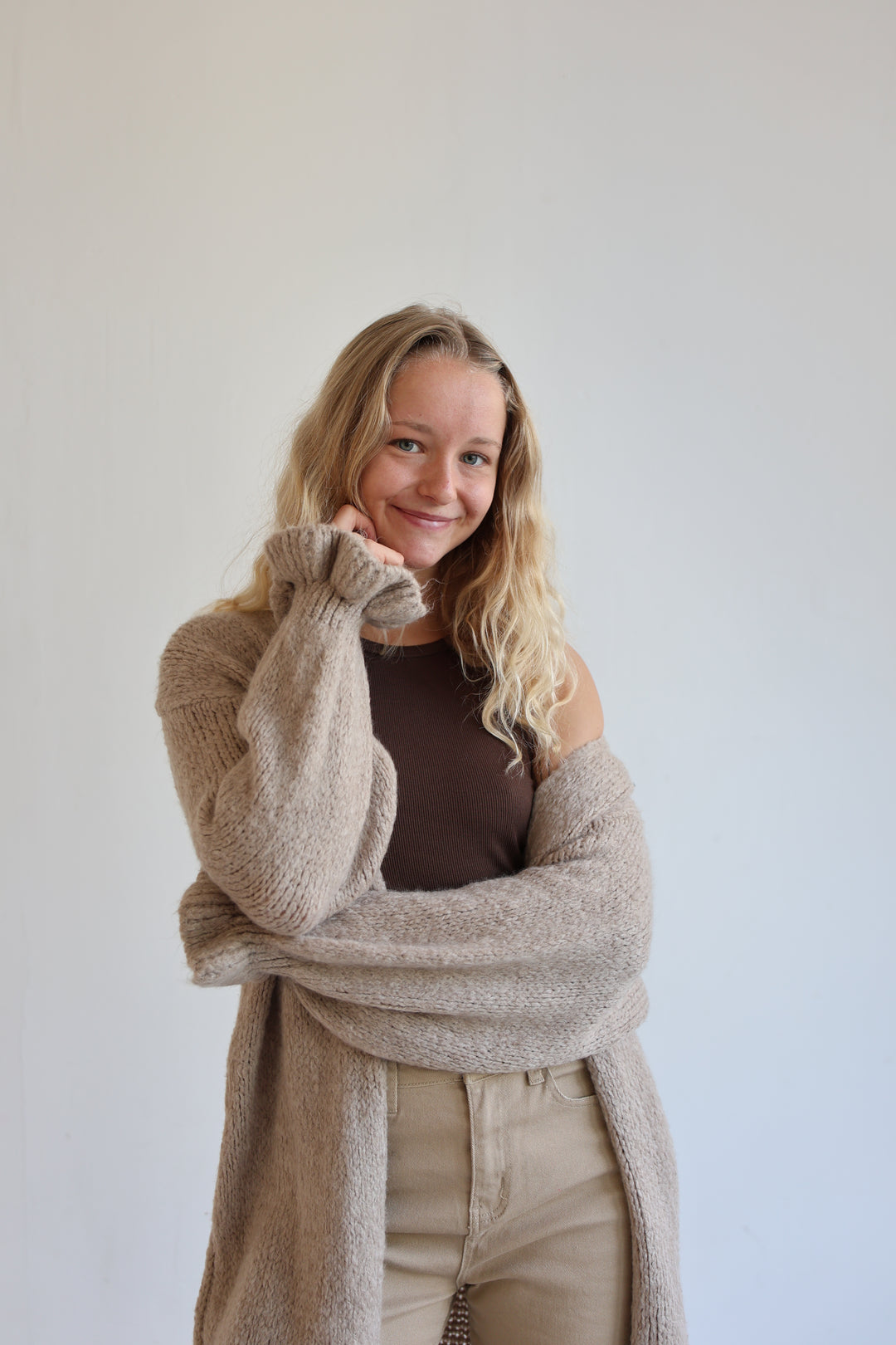 Langer Cardigan mit Rüschenärmeln Clara