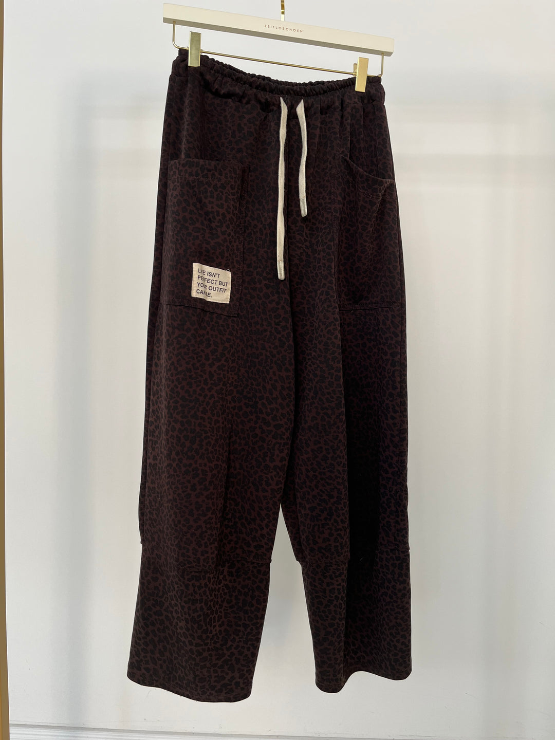 SWEATPANTS MIT LEOPRINT EVERYDAY DARK CHOCOLATE (B-WARE)