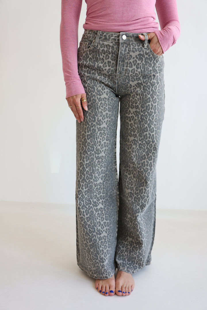 Wide Leg Jeans mit Leoprint