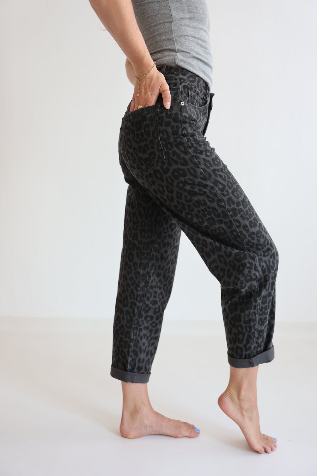 Noir Wild Mom Jeans