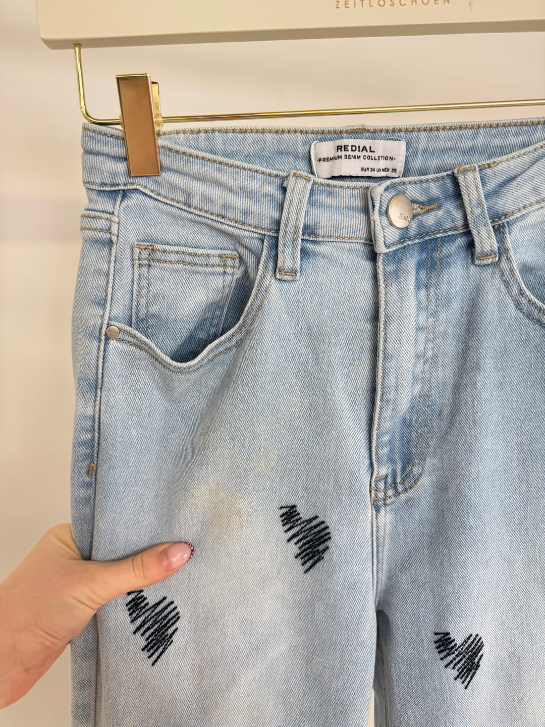 STRAIGHT FIT JEANS BLUE HEARTS GR.XS (B-WARE)