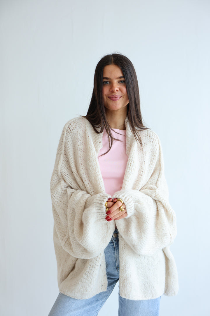 Langer Oversize Cardigan mit goldenen Manschettenknöpfen Claire