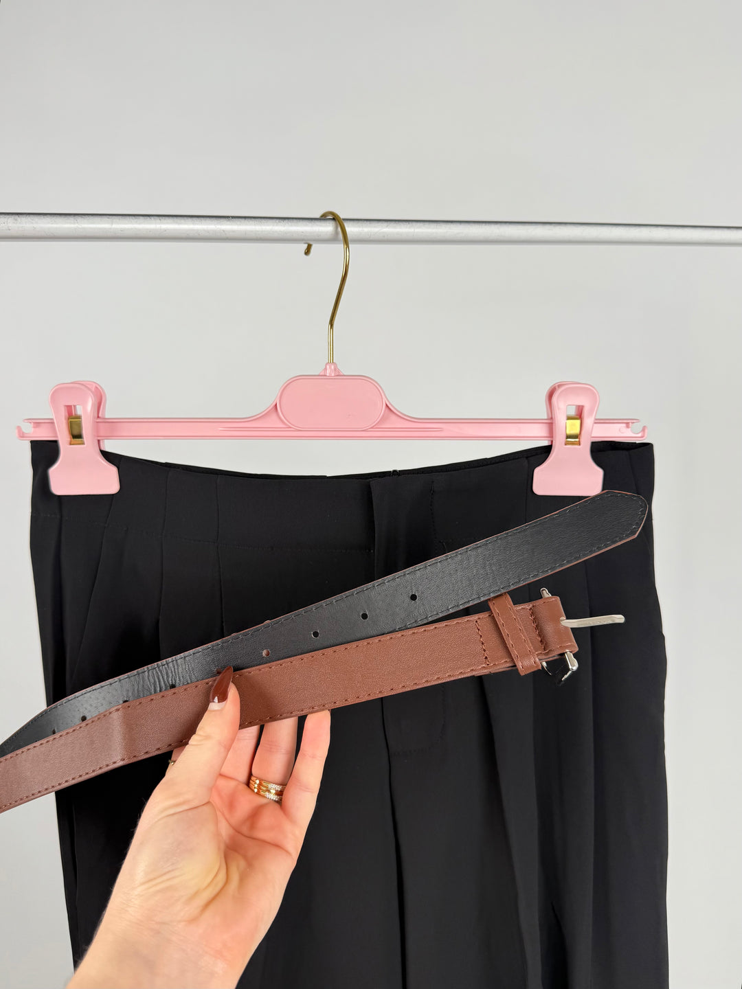 BUNDFALTENHOSE MIT GÜRTEL ANNA SCHWARZ GR.M/38 (B-WARE)