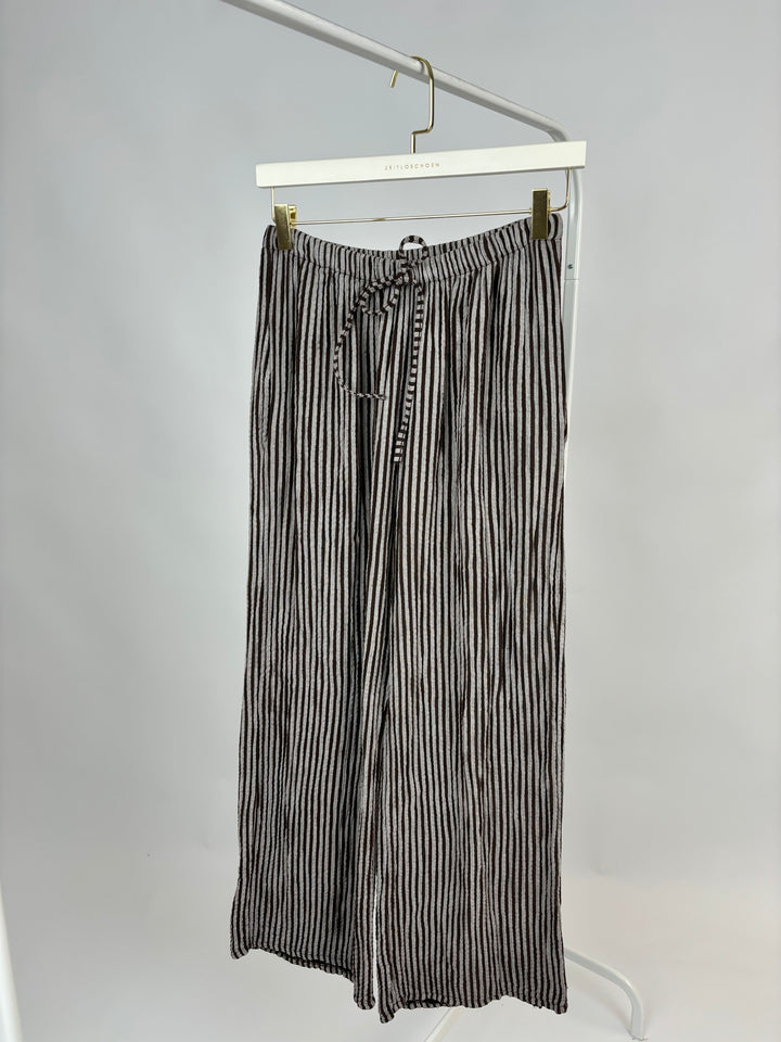 LANGE MUSSELINHOSE MIT STREIFEN LITTLE LINES DUNKELBRAUN (B-WARE)