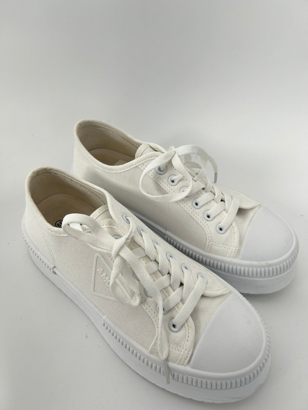 PLATEAU SNEAKER ON CLOUD GR.39 (B-WARE)