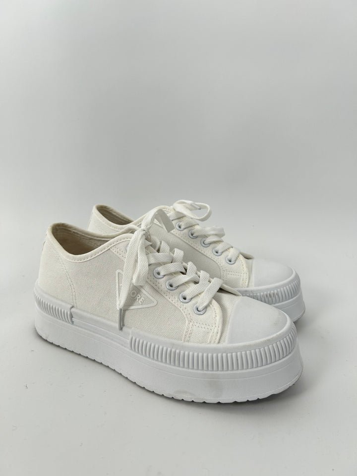 PLATEAU SNEAKER ON CLOUD GR.37 (B-WARE)