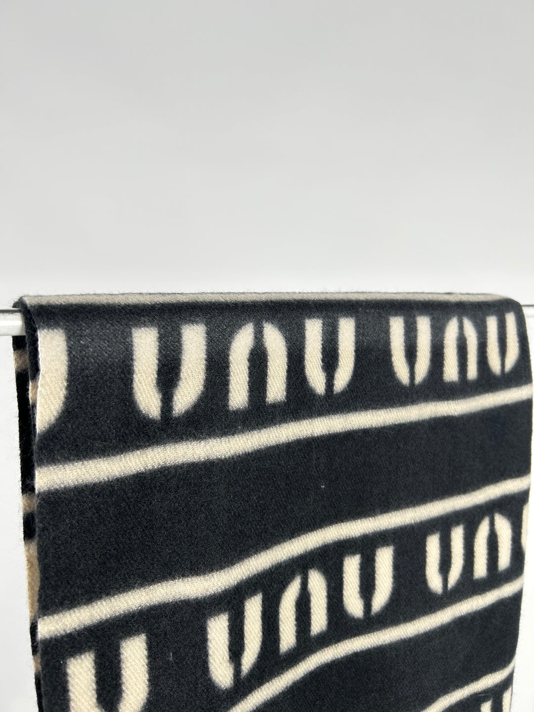 LANGER SCHAL UNO SCHWARZ (B-WARE)