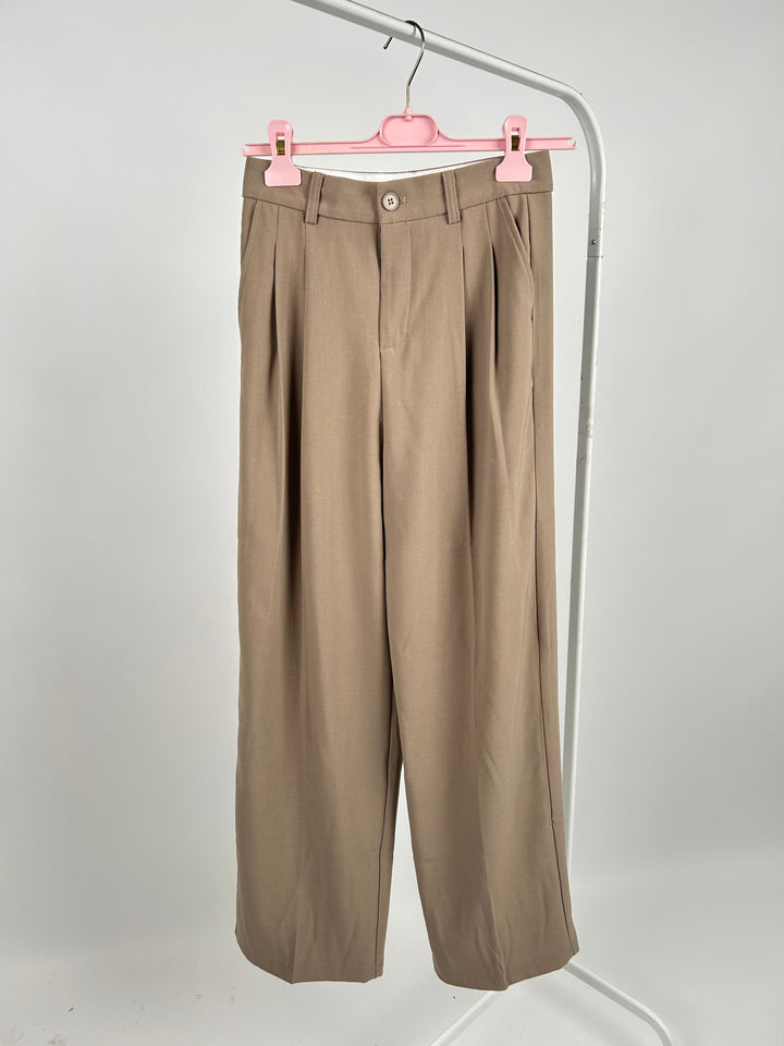 BUNDFALTENHOSE RELAXED FIT TAUPE GR.34 (B-WARE)