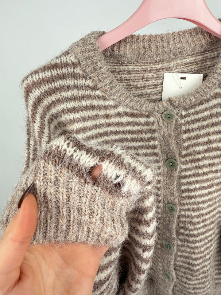 GESTREIFTER CARDIGAN MOODLINE KNIT TAUPE (B-WARE)