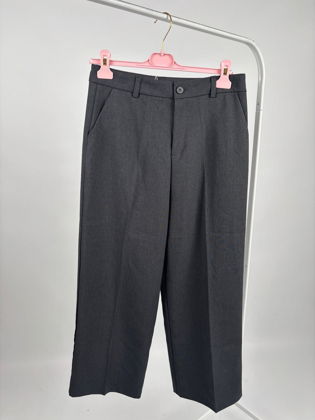 KURZE ANZUGSHOSE GINA (68825) GRAU GR. 40 (B-WARE)