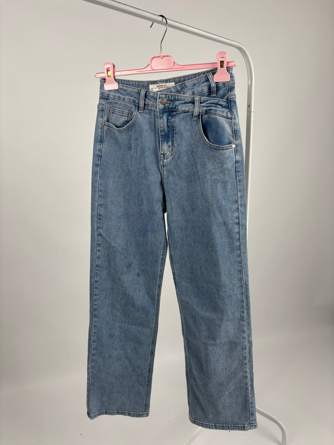 ASYMMETRISCHE STRAIGHT FIT JEANS NOVA GR. 36 (B-WARE)
